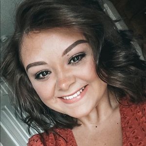 Meet your Posher, Abby